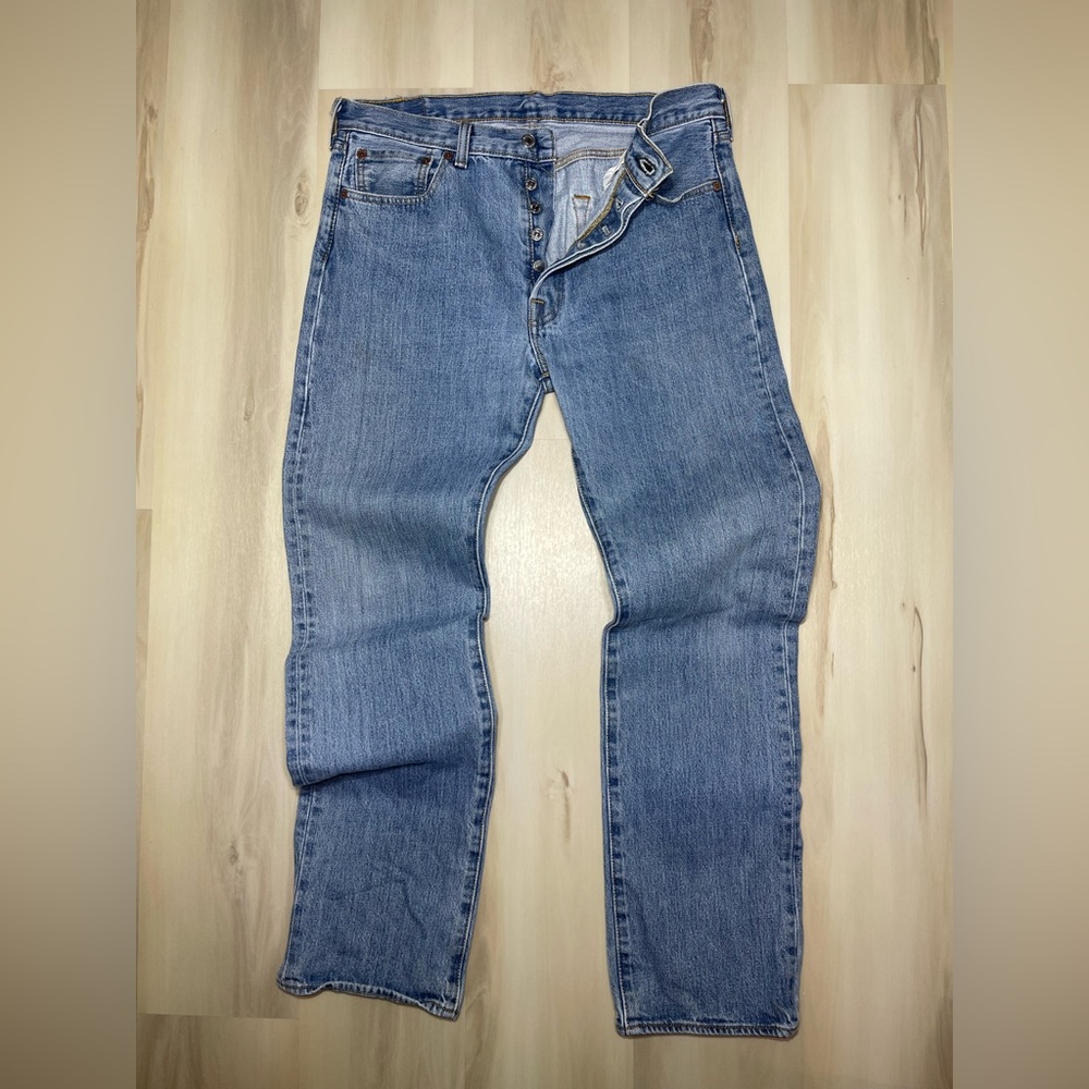 Levi’s 501 Jeans Men’s Sz 34x34 Blue Wash Straight Button Fly Denim Y2K Faded